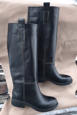 2405 3 262x393 - 2405